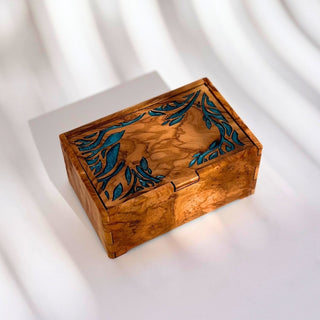 Boîte en bois d'olivier avec motif traditionnel bleu fait main (15x10x6,5 cm)
