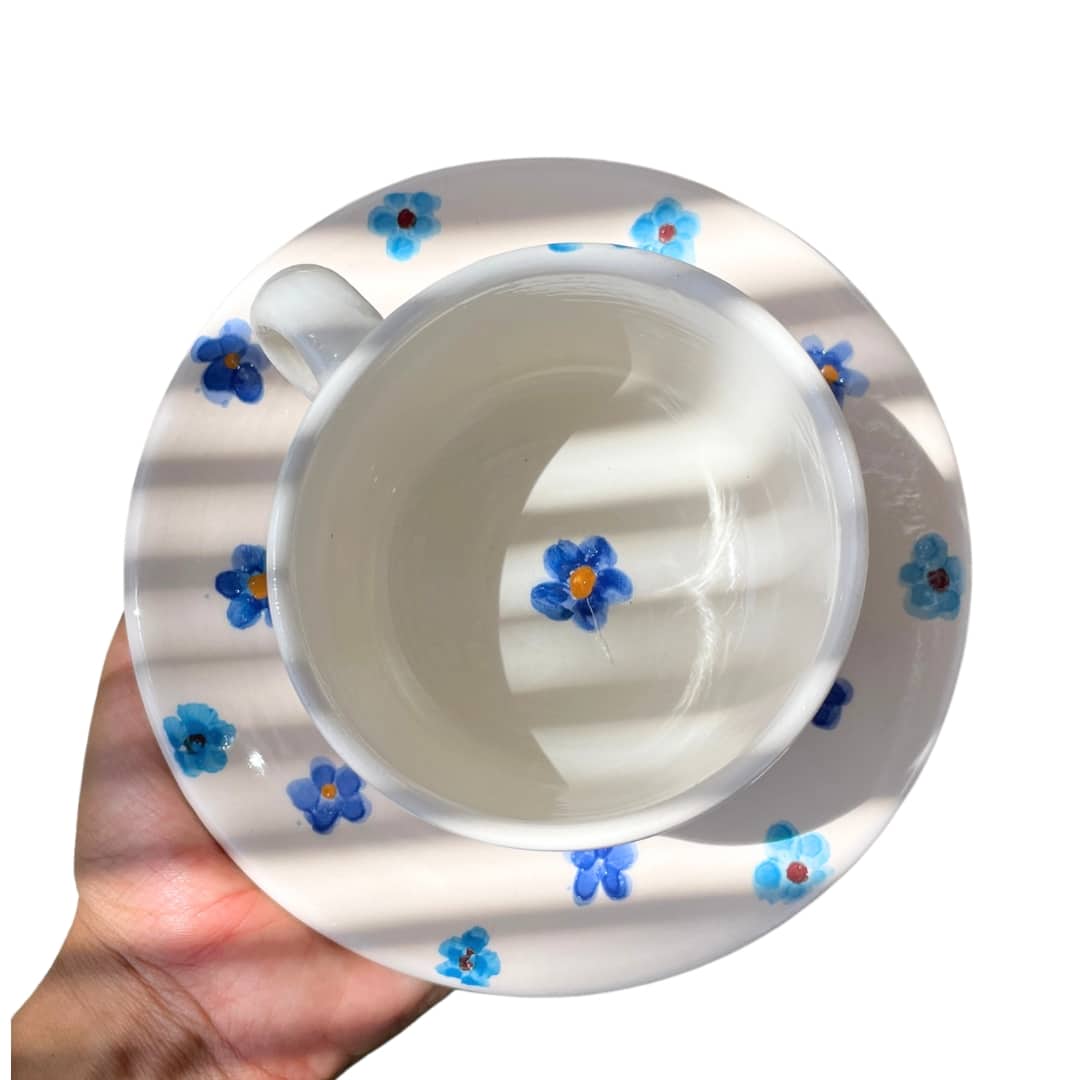 Tasse en céramique avec motifs en fleurs Bleu