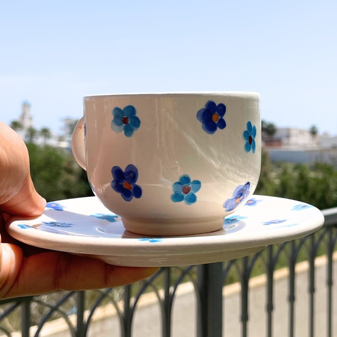 Tasse en céramique avec motifs en fleurs Bleu